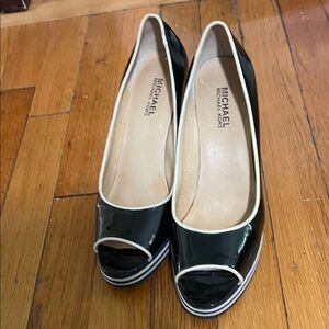 MICHAEL Michael Kors Navy and Cream Peep Toe Patent Heels Size 8